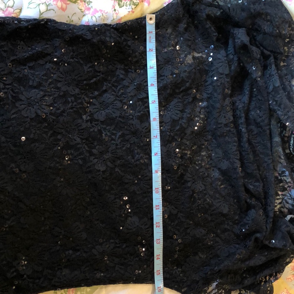 Black lace top with sequins - Picture 8 of 8